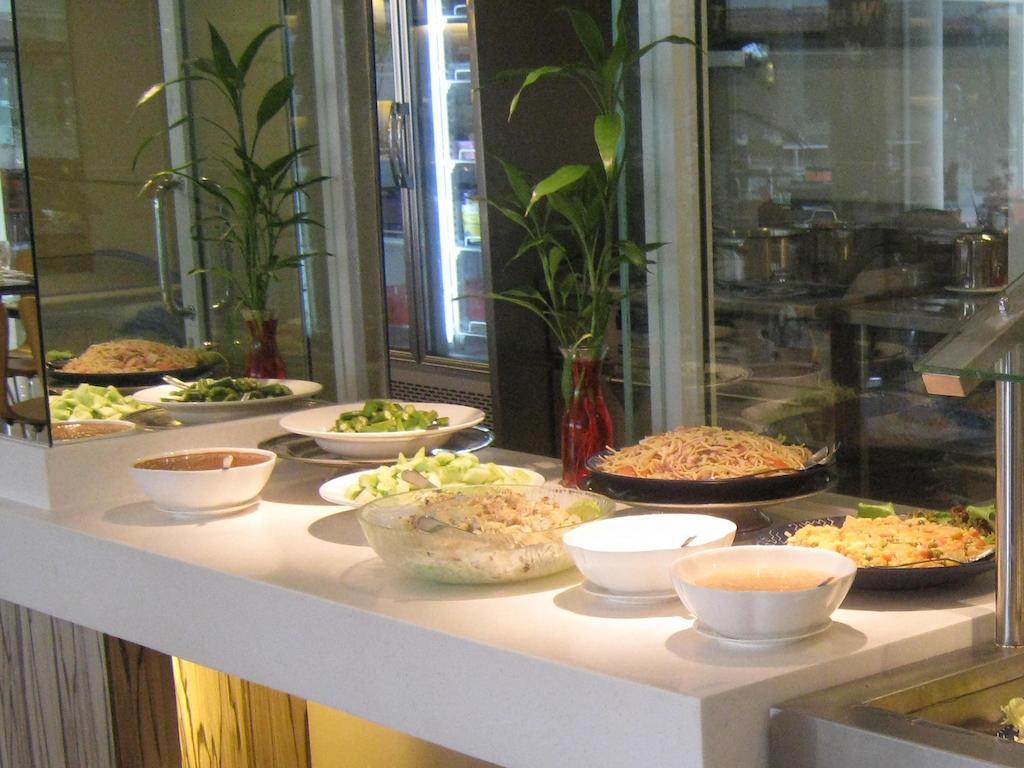 Grand Dormani Rajah Court Hotel Kuching Dış mekan fotoğraf