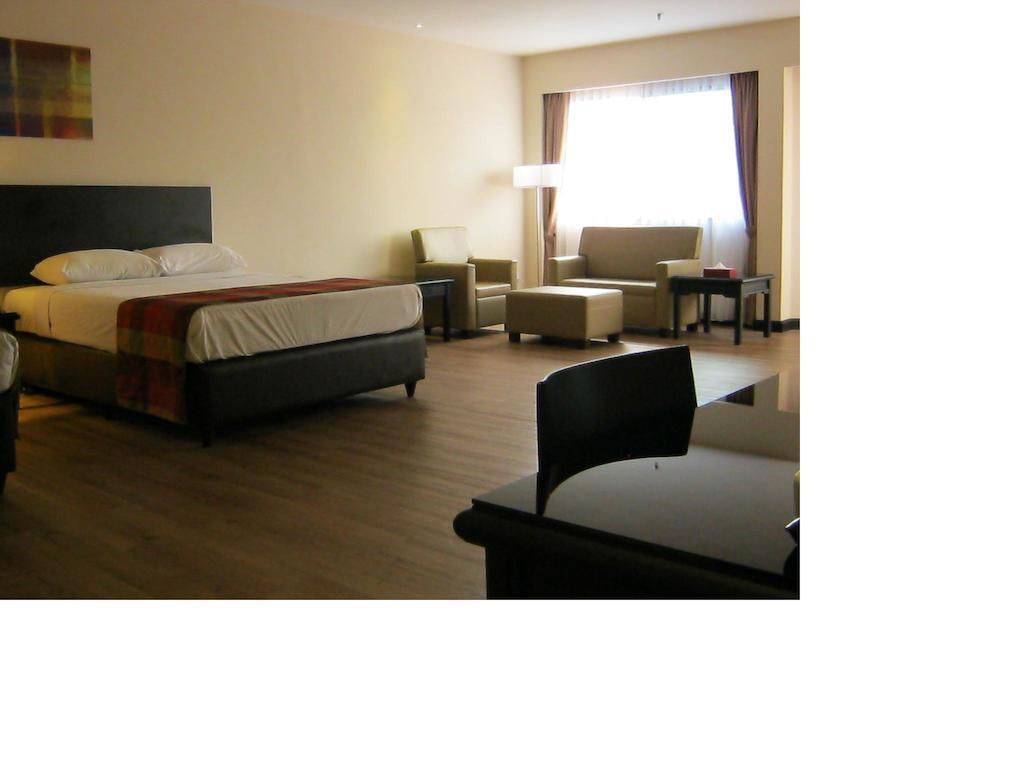 Grand Dormani Rajah Court Hotel Kuching Dış mekan fotoğraf
