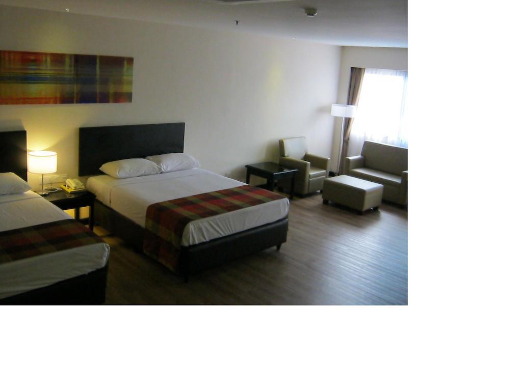 Grand Dormani Rajah Court Hotel Kuching Dış mekan fotoğraf