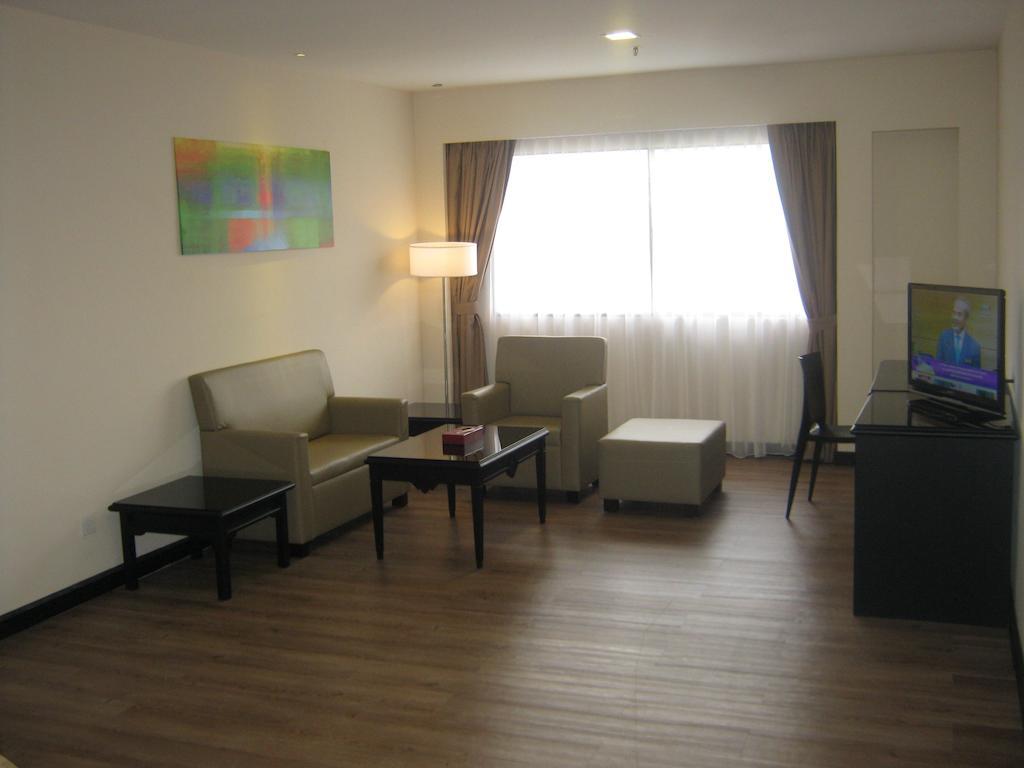 Grand Dormani Rajah Court Hotel Kuching Dış mekan fotoğraf