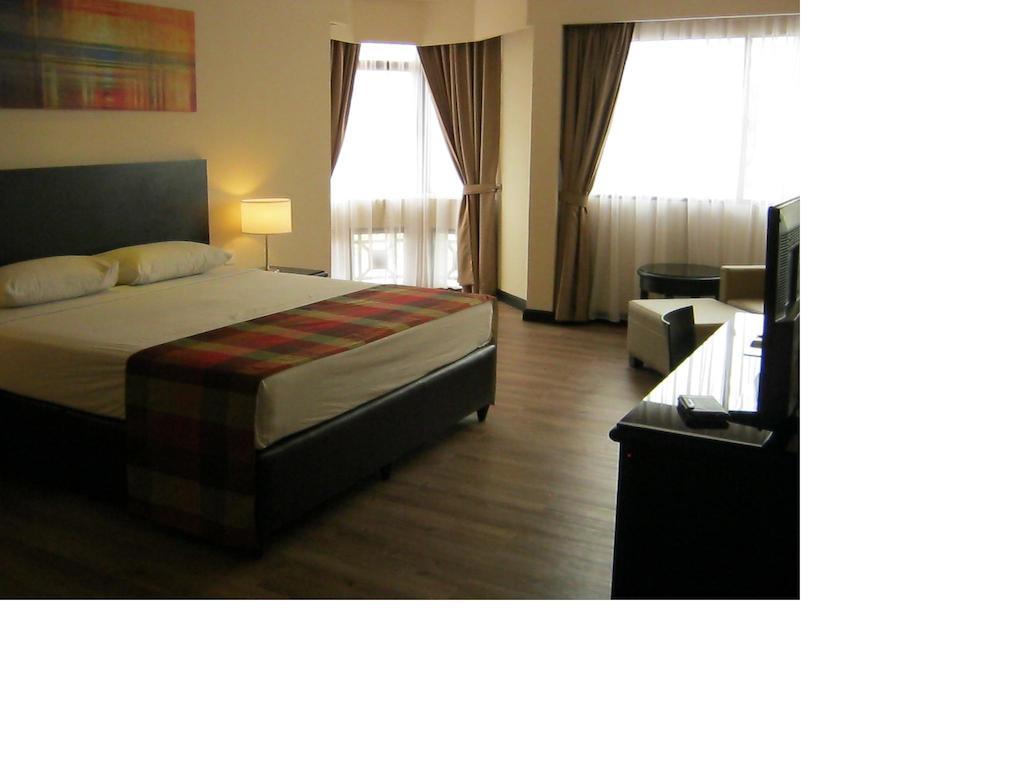 Grand Dormani Rajah Court Hotel Kuching Dış mekan fotoğraf